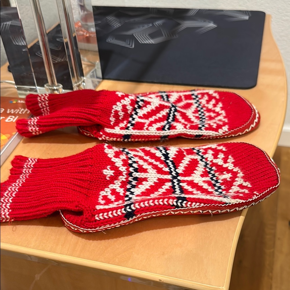 Red Patterned Men's Socks